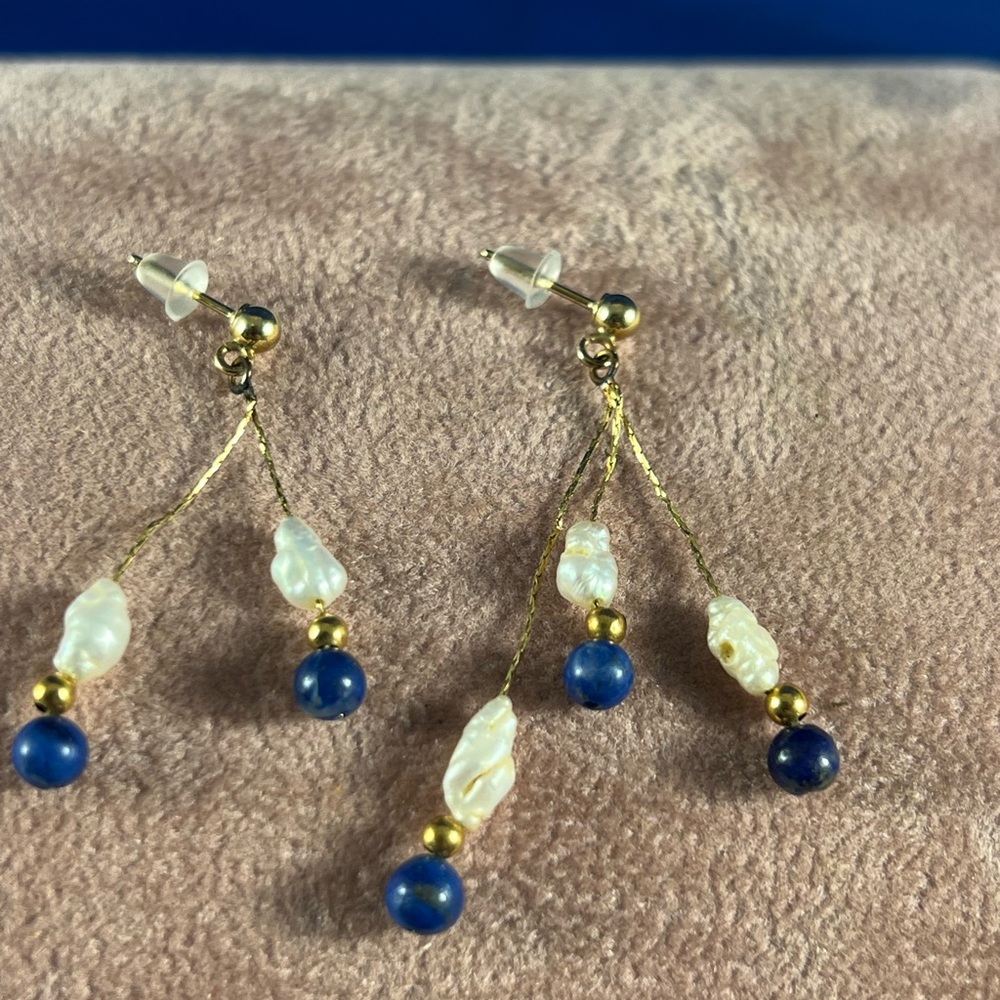 Pair of 14 kt gold/seedpearl/lapis earrings